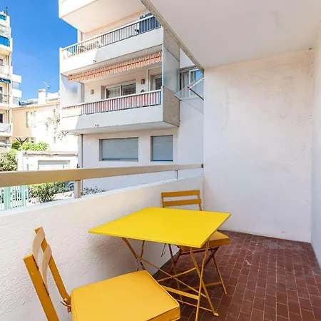 公寓 Martelly Furnished Flat 昂蒂布